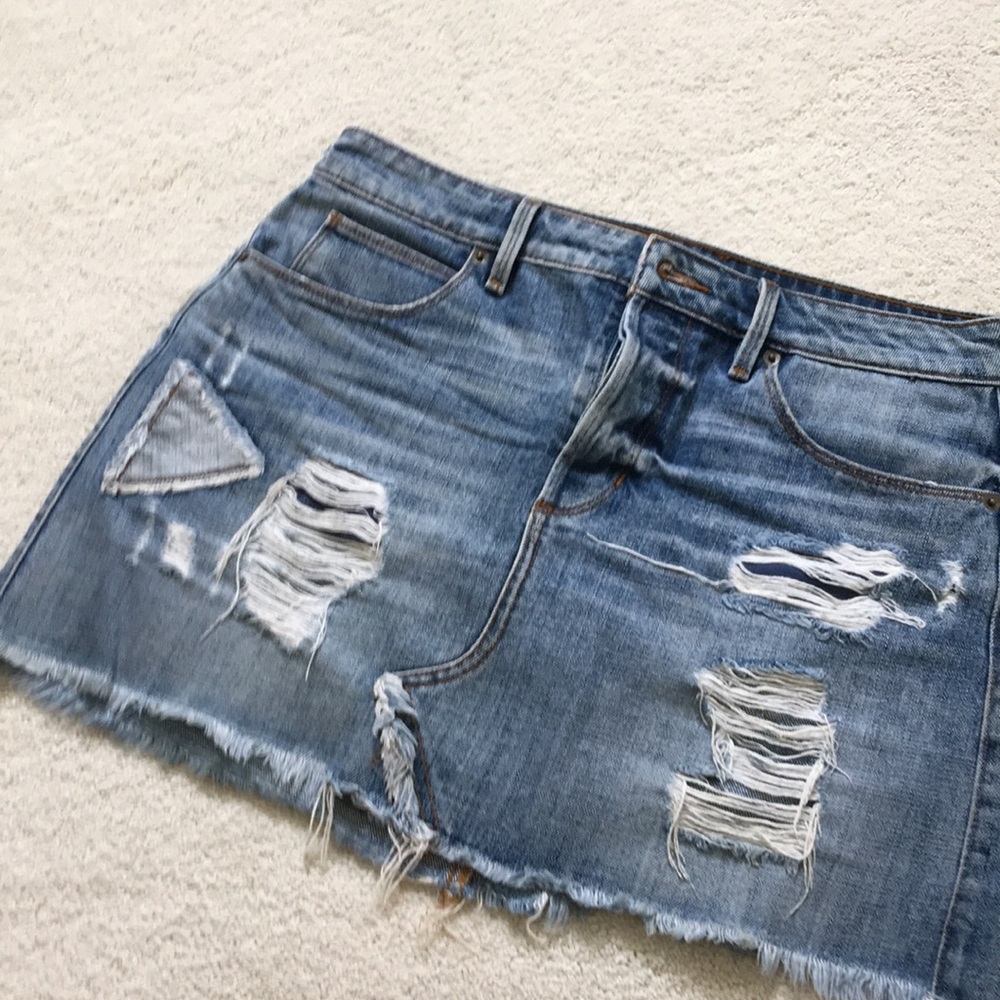 A GUESS jesn skirt